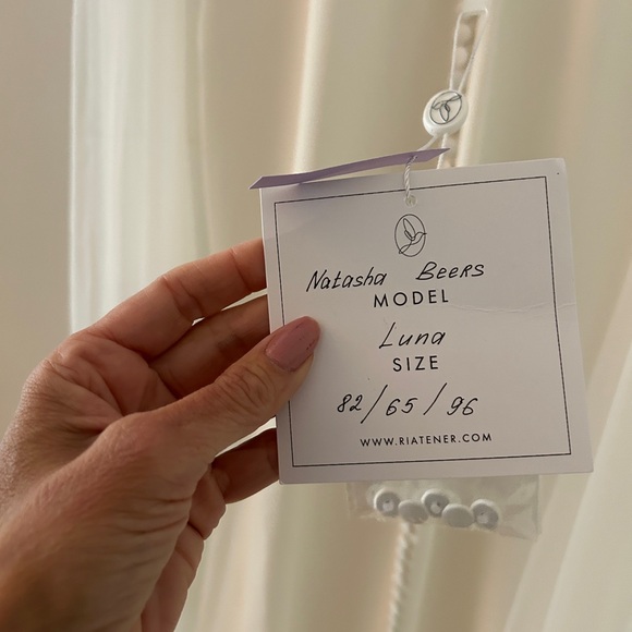 Remarkable Ria Tener wedding dress - Picture 6 of 8